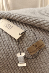 Cashmere blanket in dark beige 