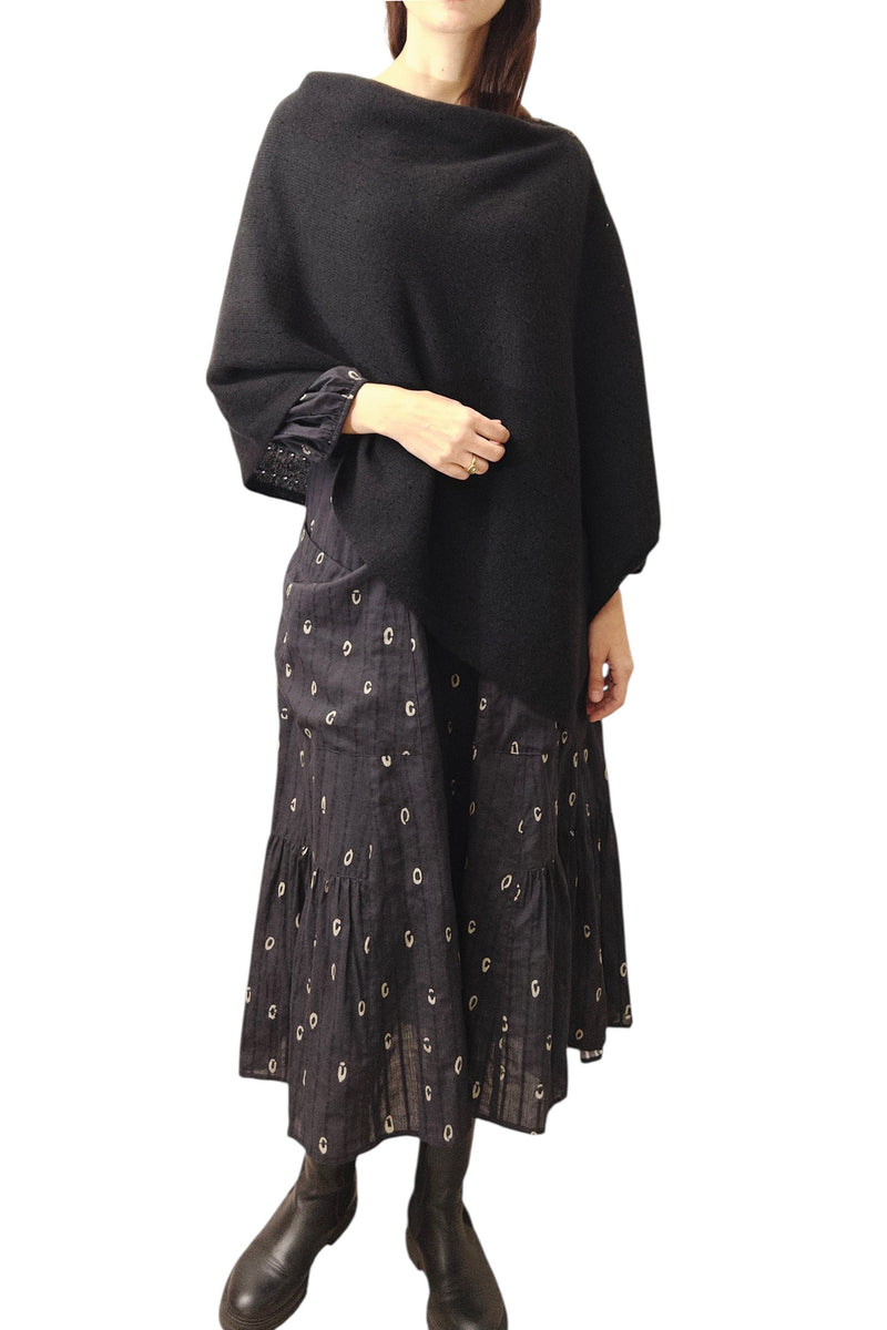 Cashmere poncho in black