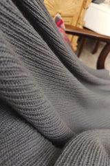 Cashmere blanket in dark grey close-up