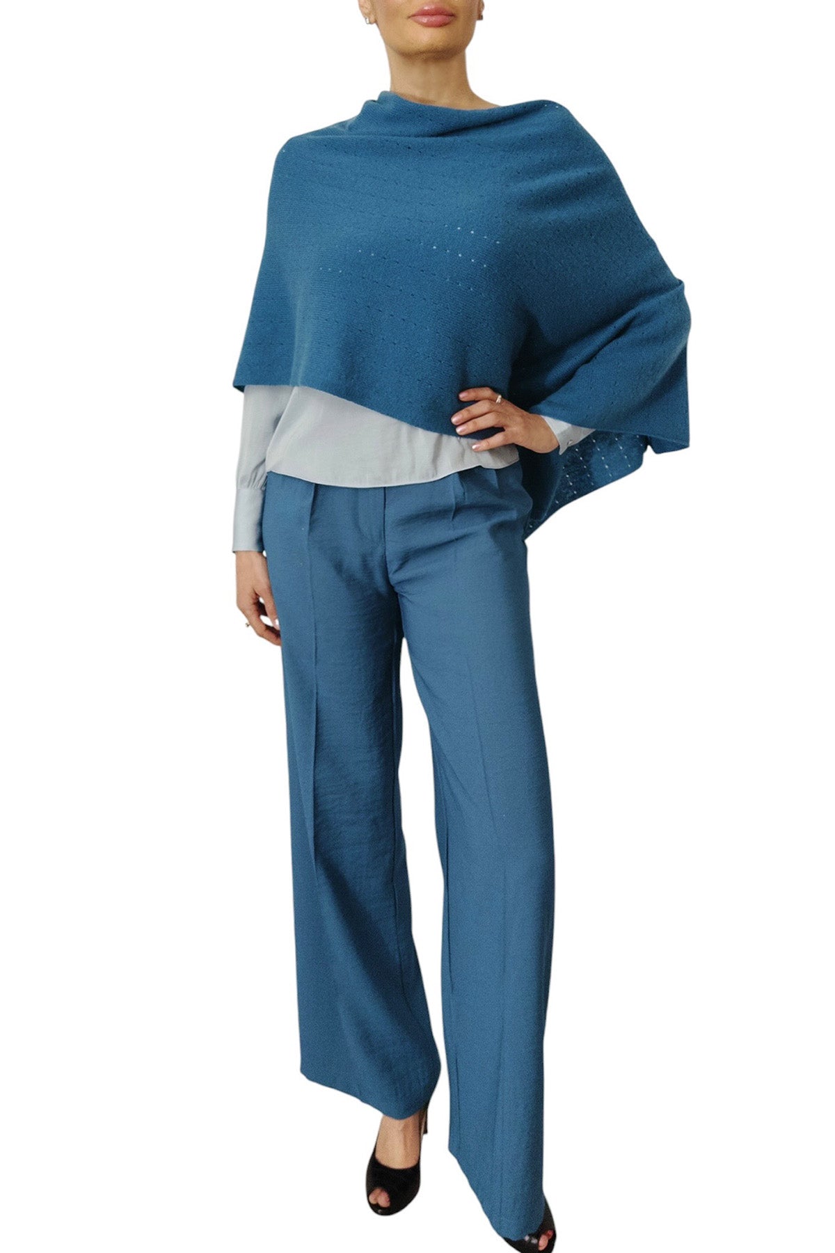 Ayfëe - Italiaanse Poncho - Kasjmier/Wol - Blauw - Gestipt Ayfëe - Italiaanse Poncho - Kasjmier/Wol - Blauw - Gestipt