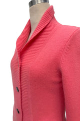 Chunky cashmere cardigan in coral, close up